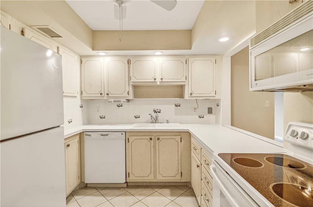 待售: $375,000 (2 贝兹, 2 浴室, 1440 平方英尺)