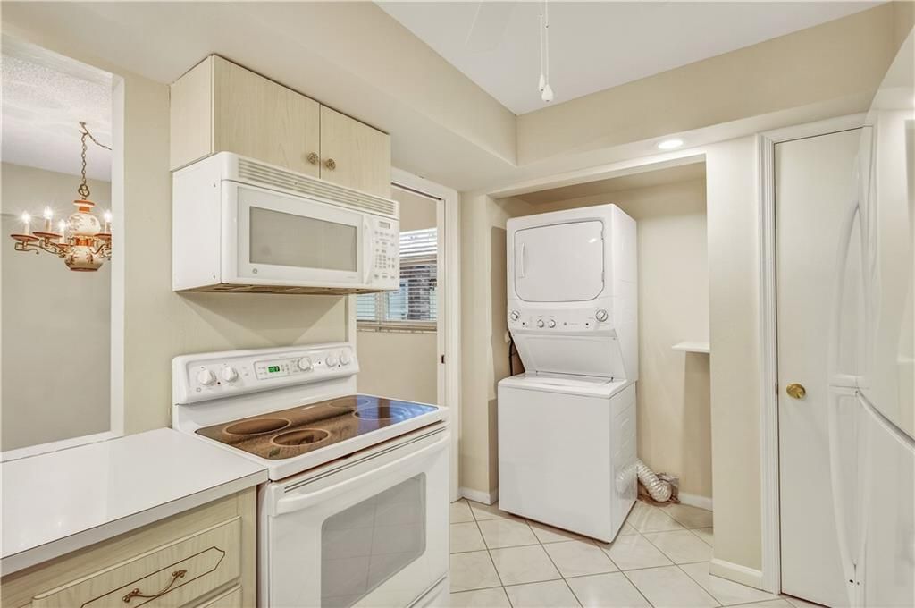 待售: $375,000 (2 贝兹, 2 浴室, 1440 平方英尺)