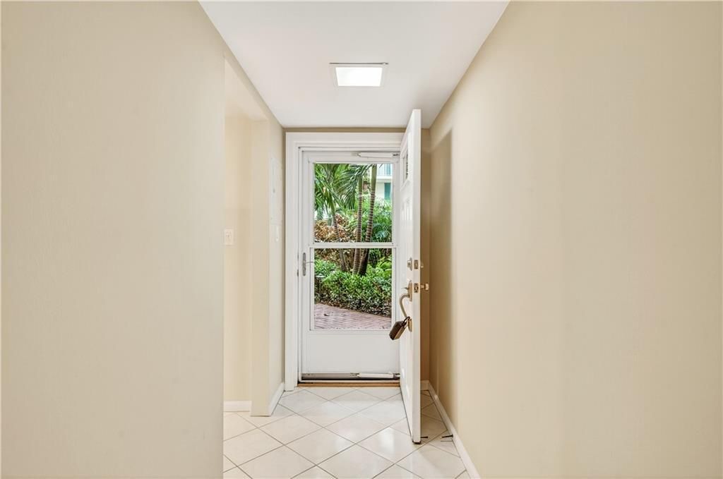 待售: $375,000 (2 贝兹, 2 浴室, 1440 平方英尺)