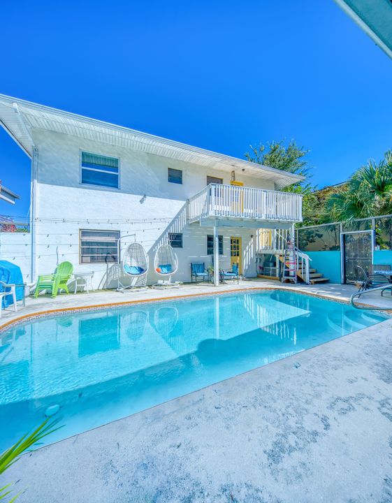 Recently Rented: $2,200 (2 beds, 2 baths, 1296 Square Feet)