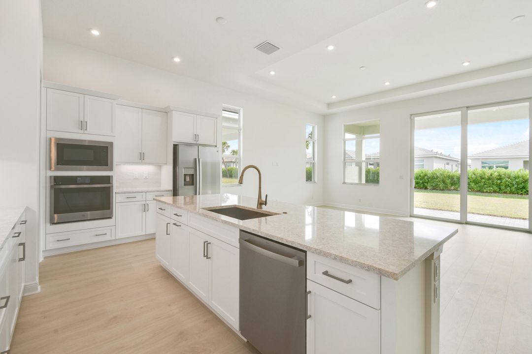 Active With Contract: $539,990 (4 beds, 3 baths, 2129 Square Feet)