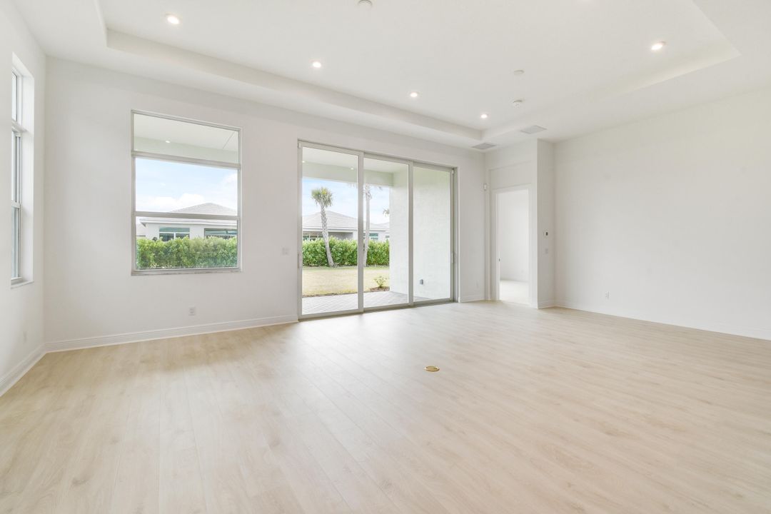 Active With Contract: $539,990 (4 beds, 3 baths, 2129 Square Feet)