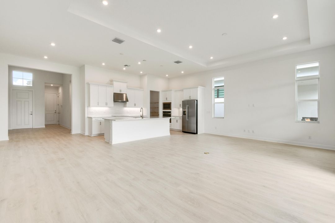 Active With Contract: $539,990 (4 beds, 3 baths, 2129 Square Feet)