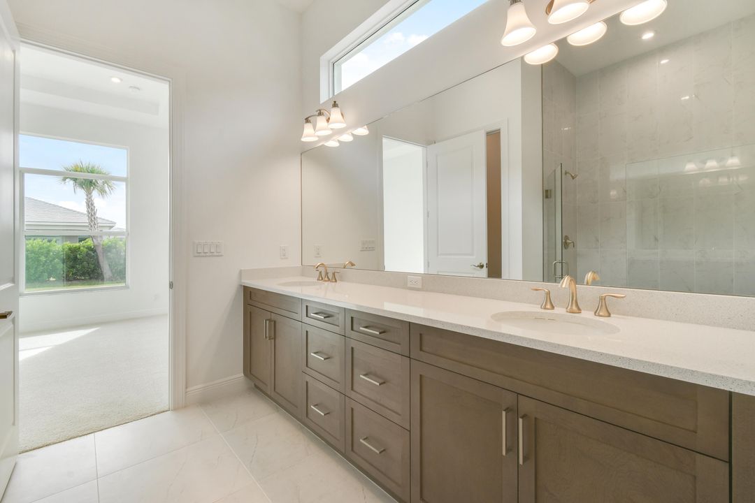 Active With Contract: $539,990 (4 beds, 3 baths, 2129 Square Feet)