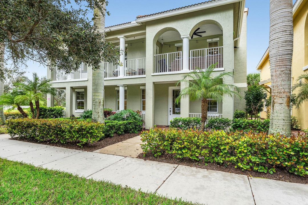 Vendido Recientemente: $1,399,000 (3 camas, 3 baños, 2786 Pies cuadrados)