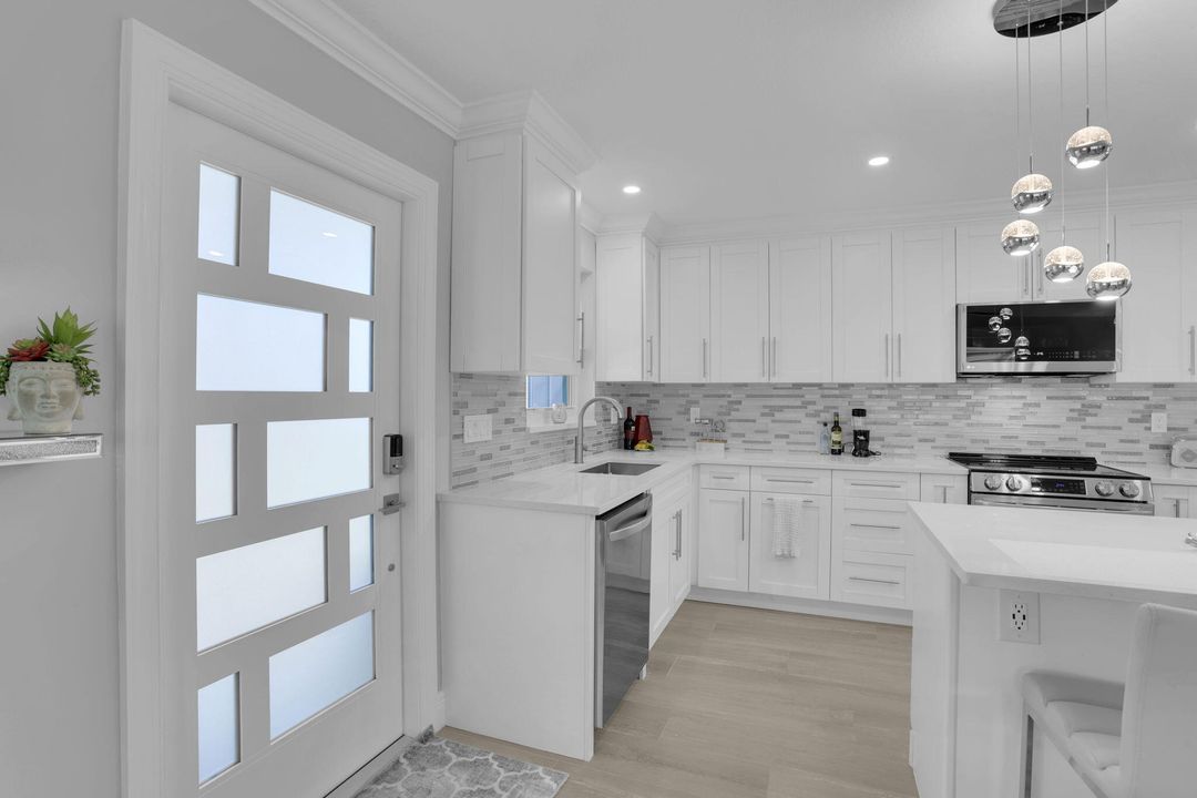 Recently Sold: $285,000 (2 beds, 2 baths, 1175 Square Feet)