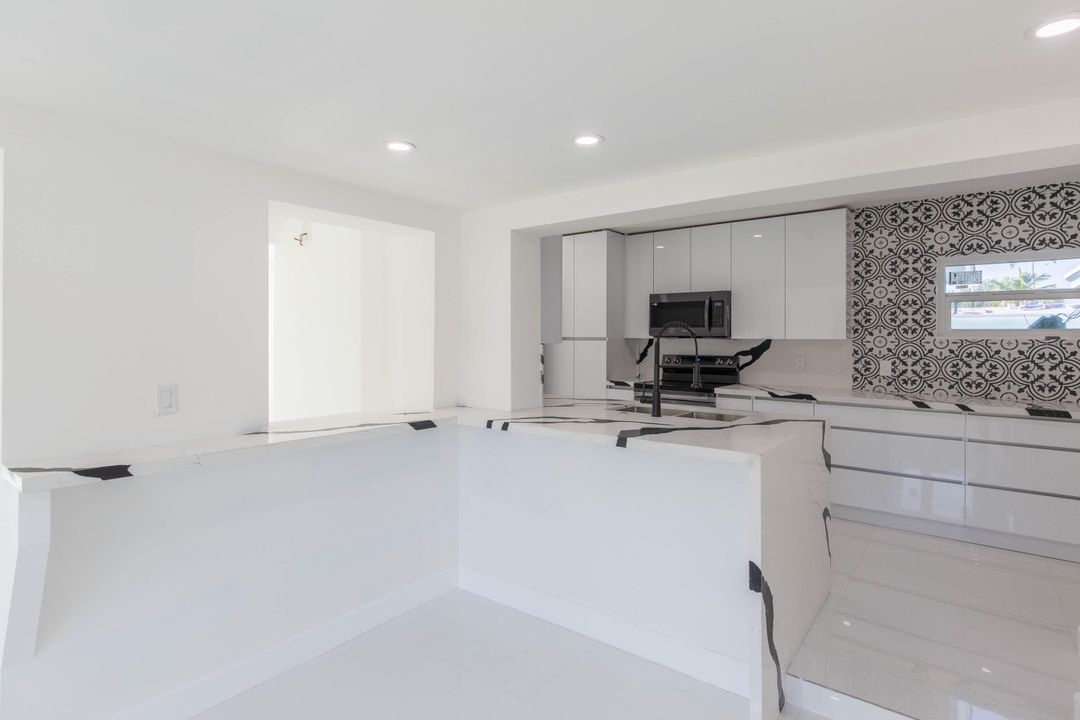 For Rent: $2,950 (3 beds, 2 baths, 1764 Square Feet)