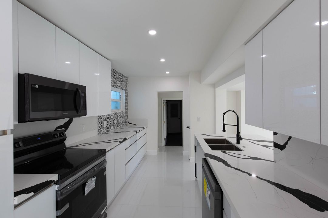 For Rent: $2,950 (3 beds, 2 baths, 1764 Square Feet)