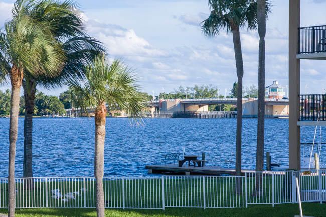 На продажу: $210,000 (1 спален, 1 ванн, 702 Квадратных фут)