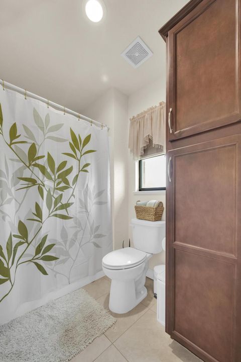 For Sale: $265,000 (2 beds, 2 baths, 1451 Square Feet)