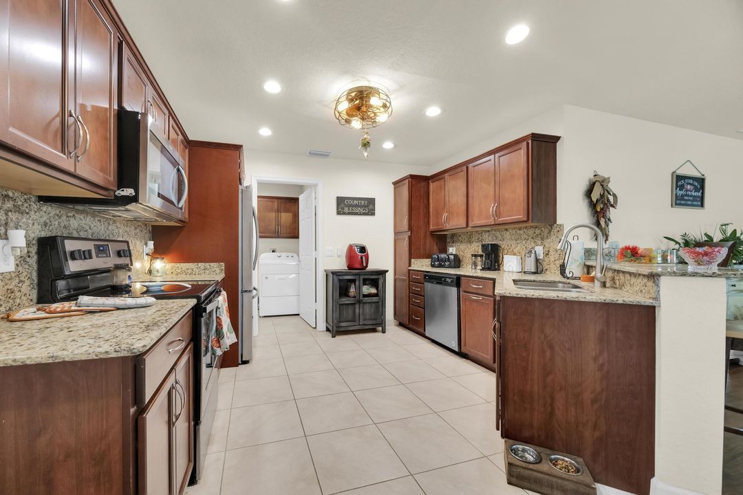 For Sale: $265,000 (2 beds, 2 baths, 1451 Square Feet)