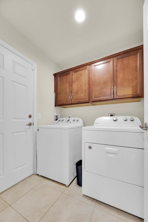 For Sale: $265,000 (2 beds, 2 baths, 1451 Square Feet)