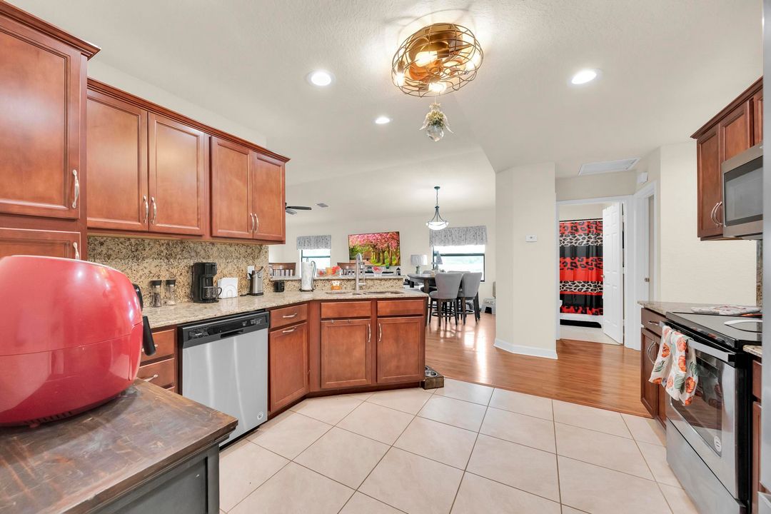 For Sale: $265,000 (2 beds, 2 baths, 1451 Square Feet)