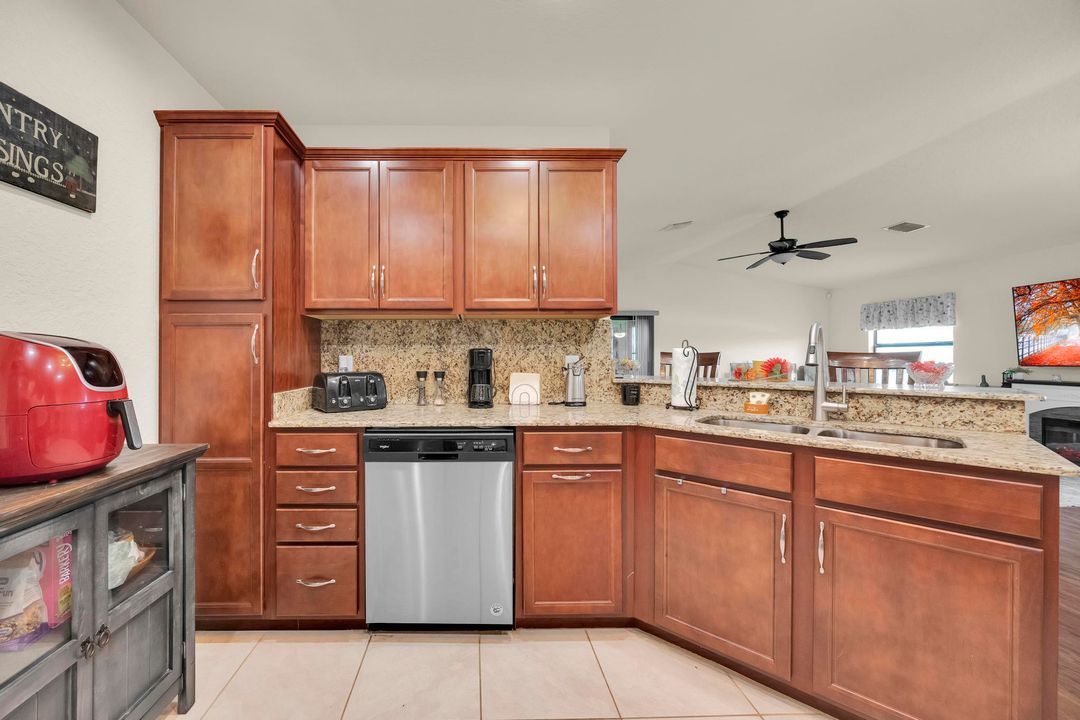For Sale: $265,000 (2 beds, 2 baths, 1451 Square Feet)
