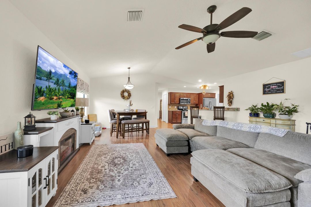 For Sale: $265,000 (2 beds, 2 baths, 1451 Square Feet)