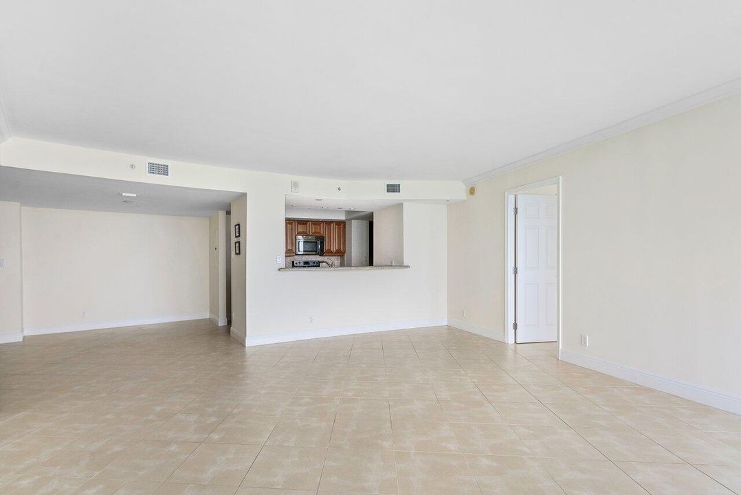 出租: $5,000 (2 贝兹, 2 浴室, 1468 平方英尺)