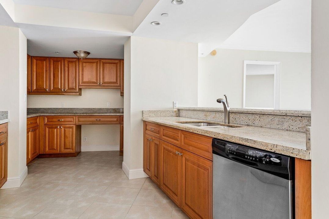 出租: $5,000 (2 贝兹, 2 浴室, 1468 平方英尺)