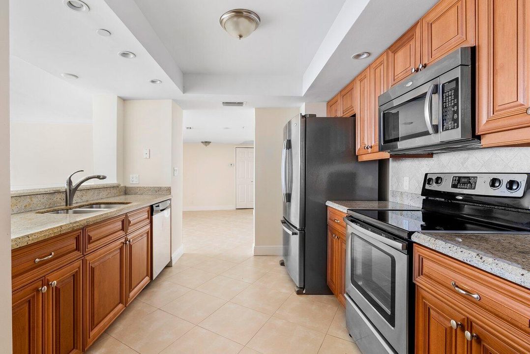 出租: $5,000 (2 贝兹, 2 浴室, 1468 平方英尺)