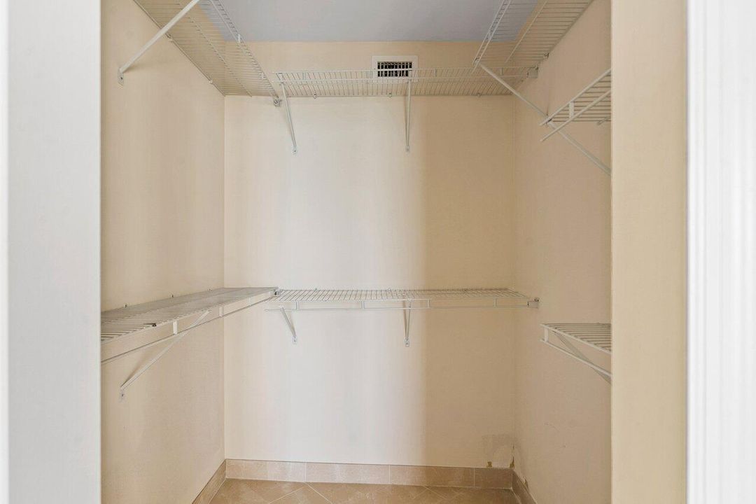 出租: $5,000 (2 贝兹, 2 浴室, 1468 平方英尺)