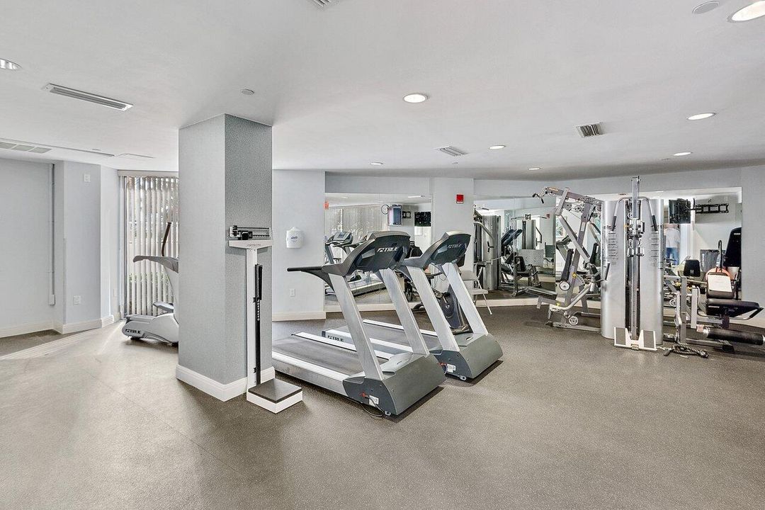 出租: $5,000 (2 贝兹, 2 浴室, 1468 平方英尺)