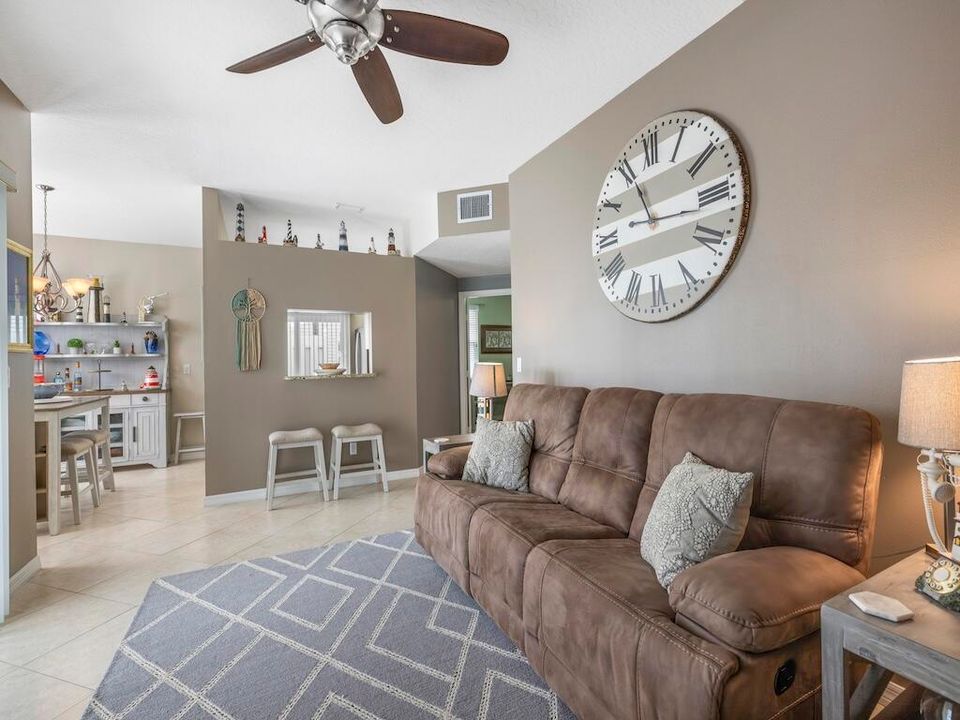 На продажу: $249,900 (3 спален, 2 ванн, 1180 Квадратных фут)