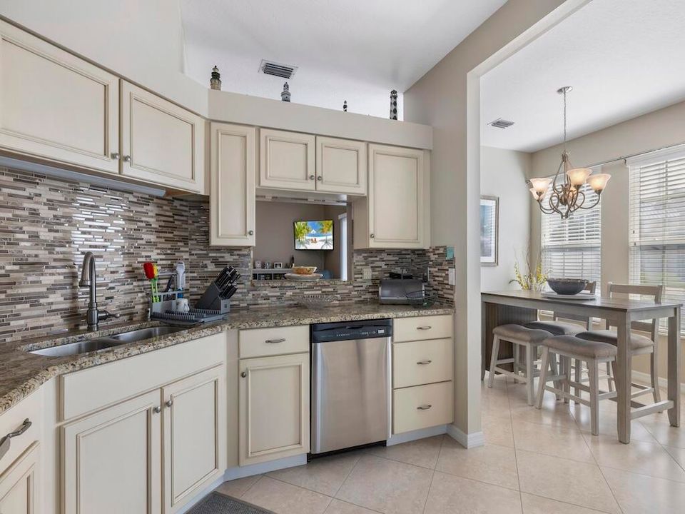 На продажу: $249,900 (3 спален, 2 ванн, 1180 Квадратных фут)