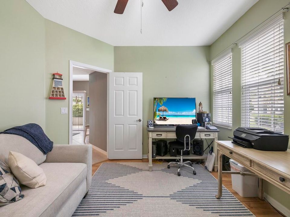 На продажу: $249,900 (3 спален, 2 ванн, 1180 Квадратных фут)