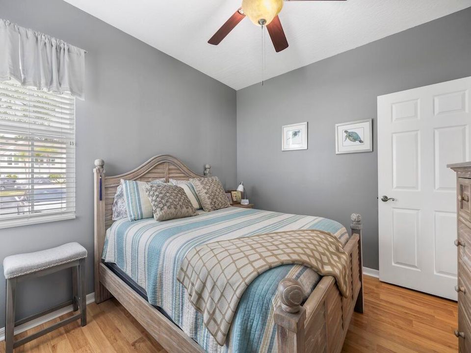 На продажу: $249,900 (3 спален, 2 ванн, 1180 Квадратных фут)