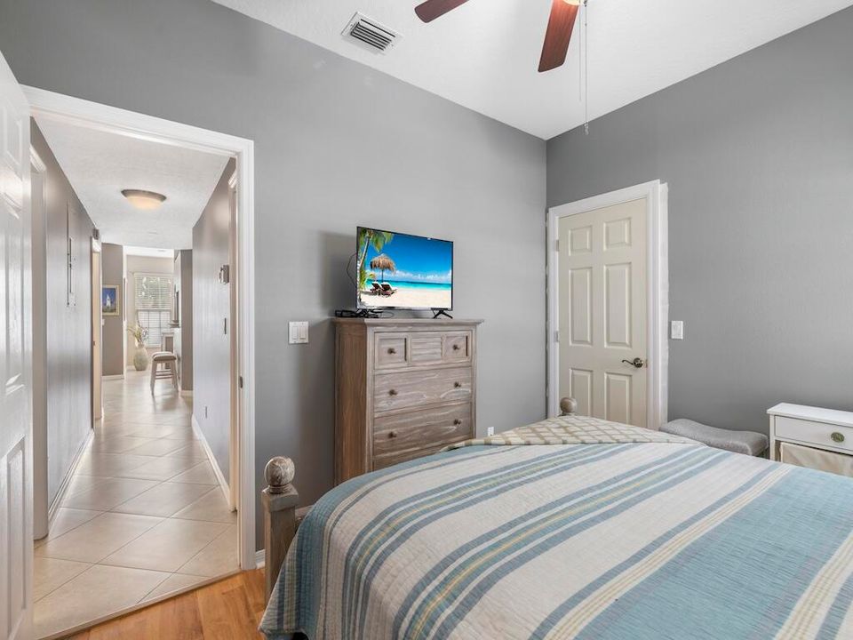 На продажу: $249,900 (3 спален, 2 ванн, 1180 Квадратных фут)