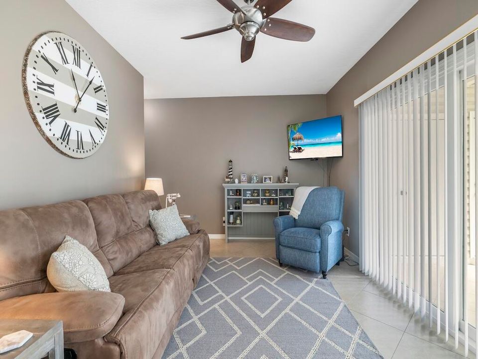 На продажу: $249,900 (3 спален, 2 ванн, 1180 Квадратных фут)