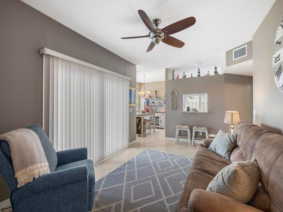 На продажу: $249,900 (3 спален, 2 ванн, 1180 Квадратных фут)