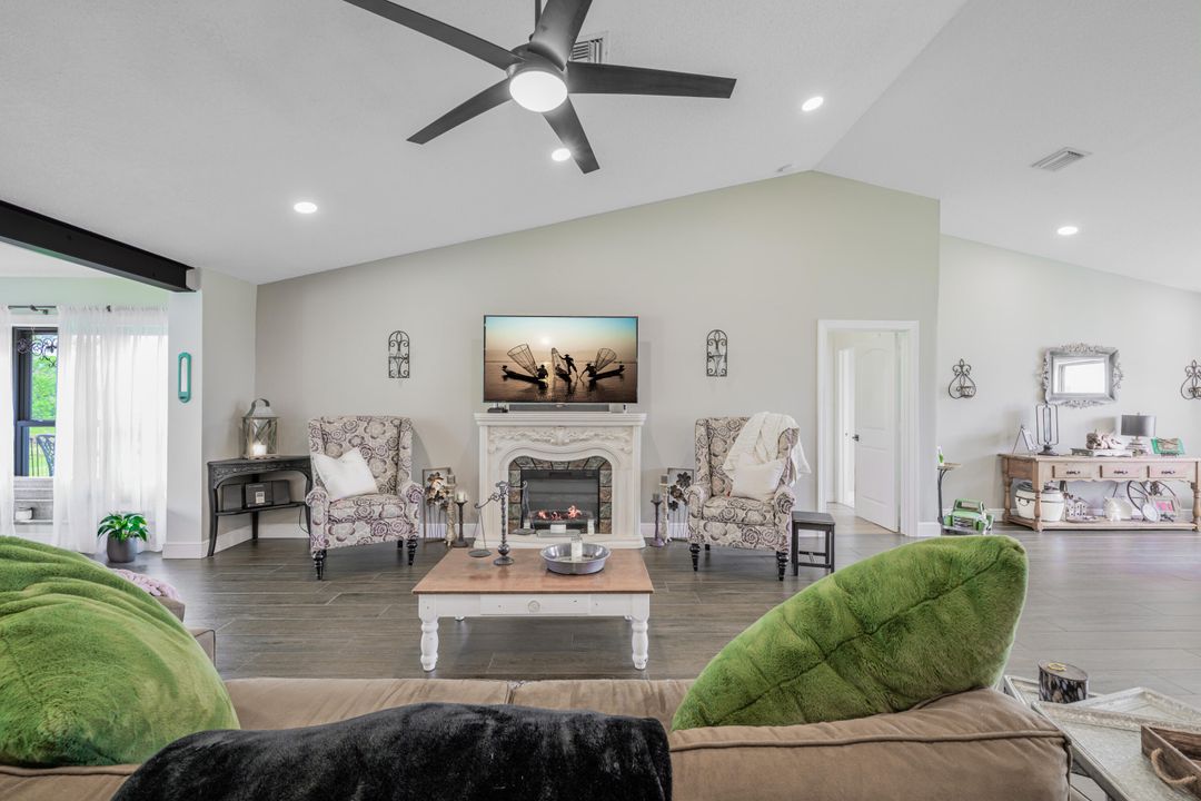 For Sale: $600,000 (5 beds, 3 baths, 3110 Square Feet)