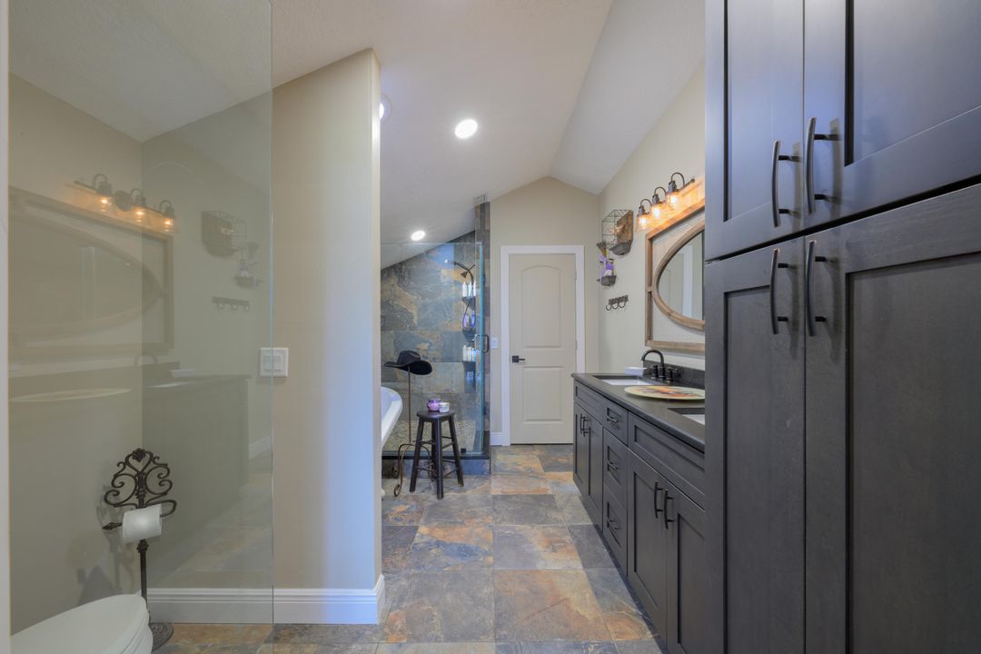 For Sale: $600,000 (5 beds, 3 baths, 3110 Square Feet)