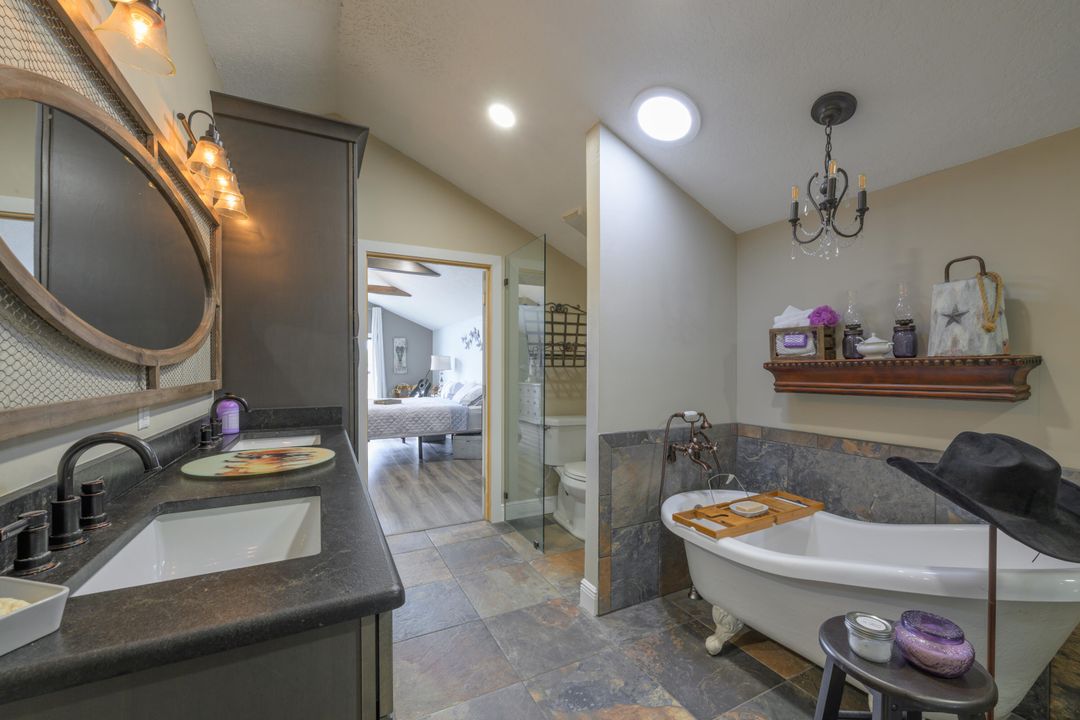 For Sale: $600,000 (5 beds, 3 baths, 3110 Square Feet)