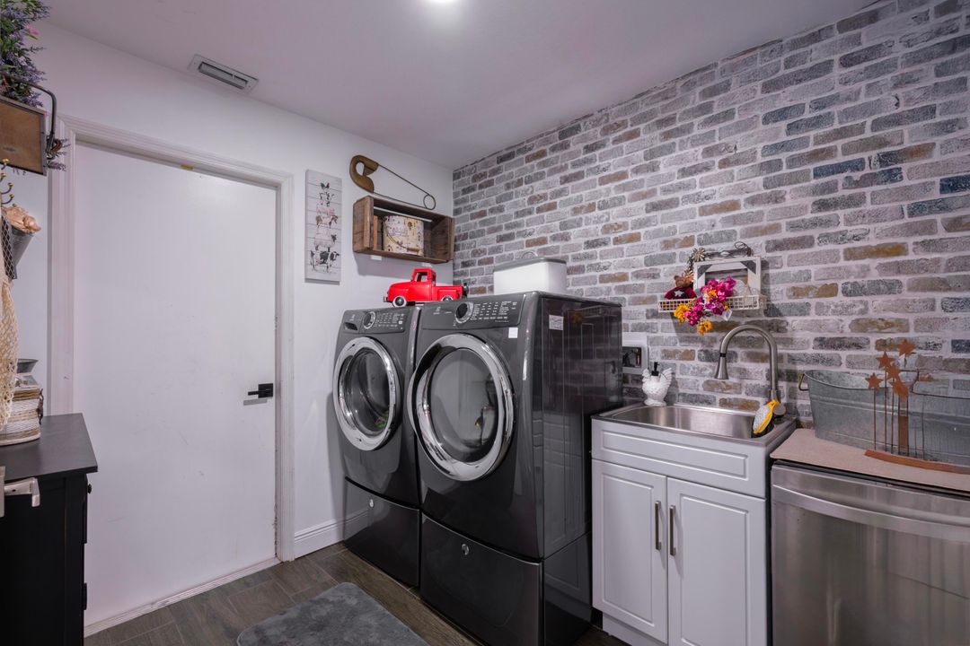 For Sale: $600,000 (5 beds, 3 baths, 3110 Square Feet)