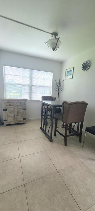 待售: $140,000 (2 贝兹, 2 浴室, 840 平方英尺)