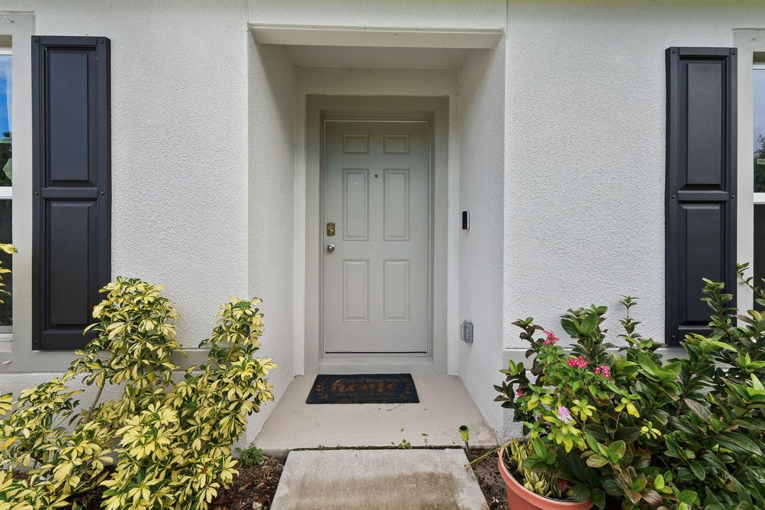 For Sale: $349,900 (4 beds, 2 baths, 1806 Square Feet)