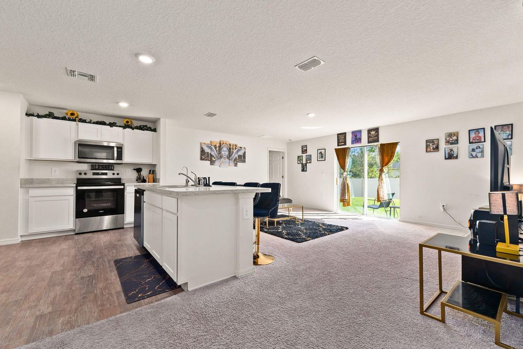 For Sale: $349,900 (4 beds, 2 baths, 1806 Square Feet)