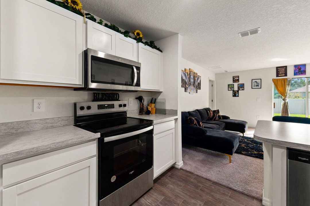 For Sale: $349,900 (4 beds, 2 baths, 1806 Square Feet)