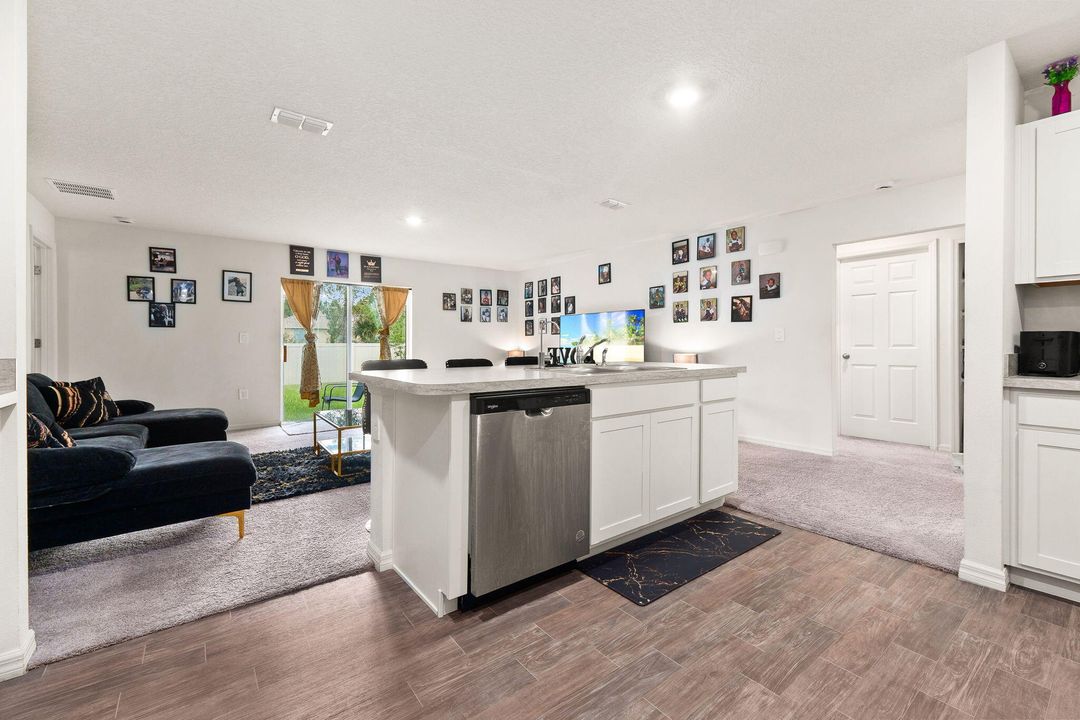 For Sale: $349,900 (4 beds, 2 baths, 1806 Square Feet)