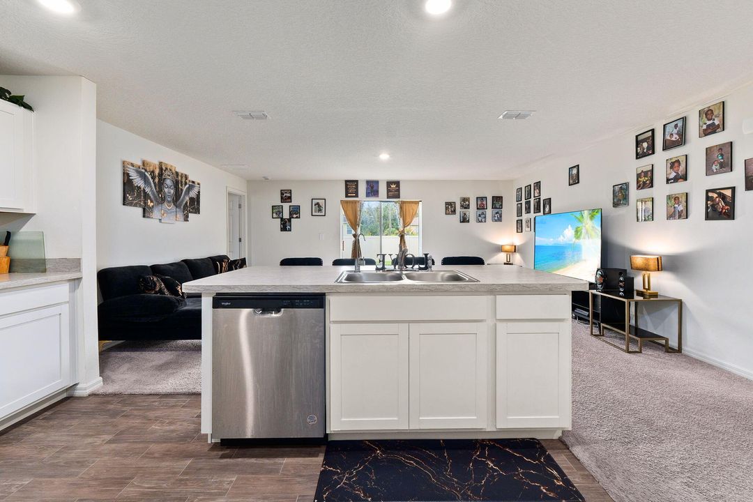 For Sale: $349,900 (4 beds, 2 baths, 1806 Square Feet)