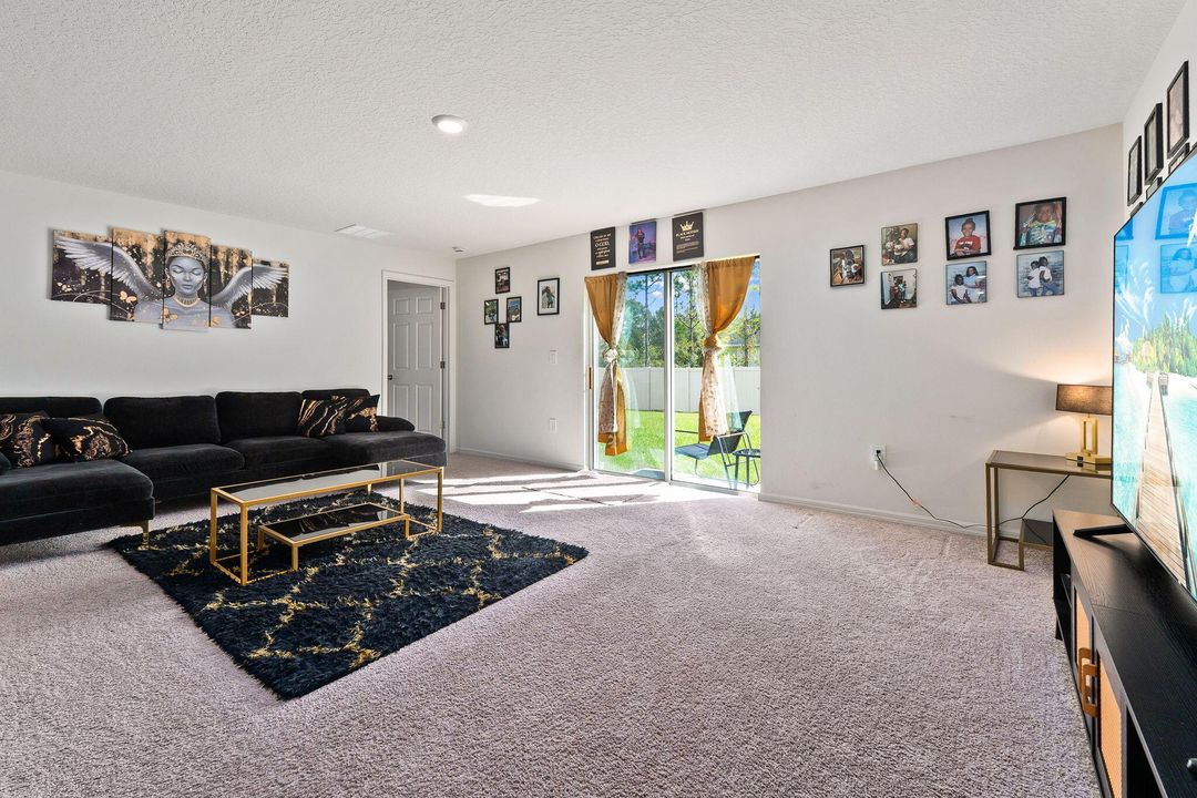 For Sale: $349,900 (4 beds, 2 baths, 1806 Square Feet)