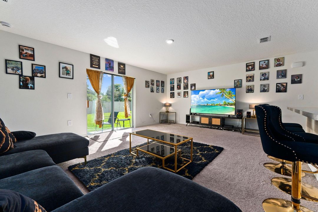 For Sale: $349,900 (4 beds, 2 baths, 1806 Square Feet)