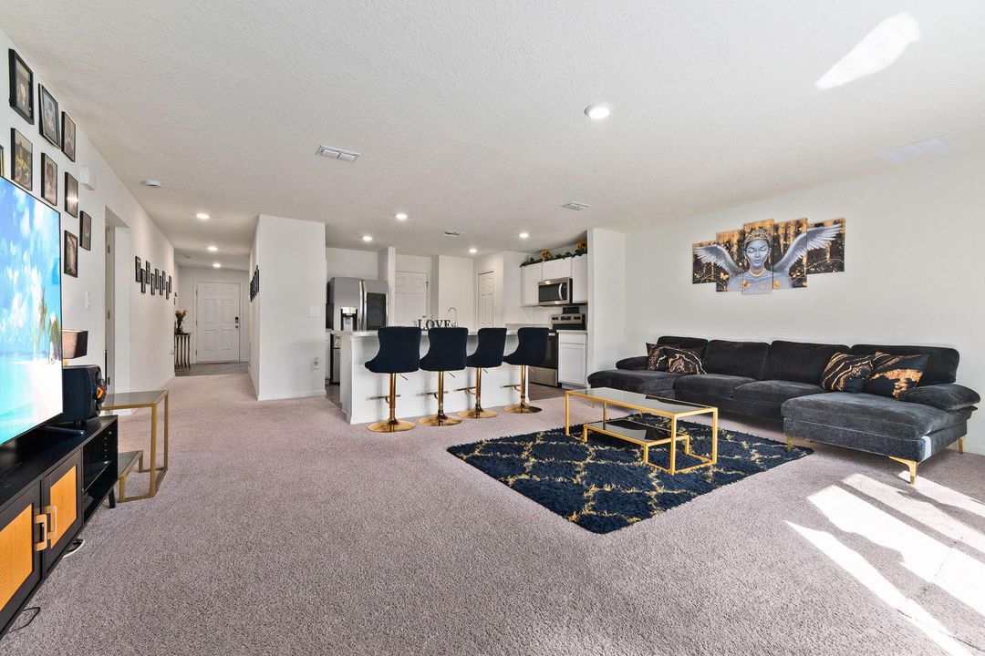 For Sale: $349,900 (4 beds, 2 baths, 1806 Square Feet)