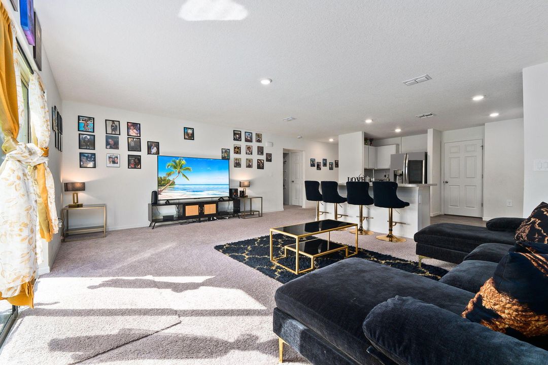 For Sale: $349,900 (4 beds, 2 baths, 1806 Square Feet)