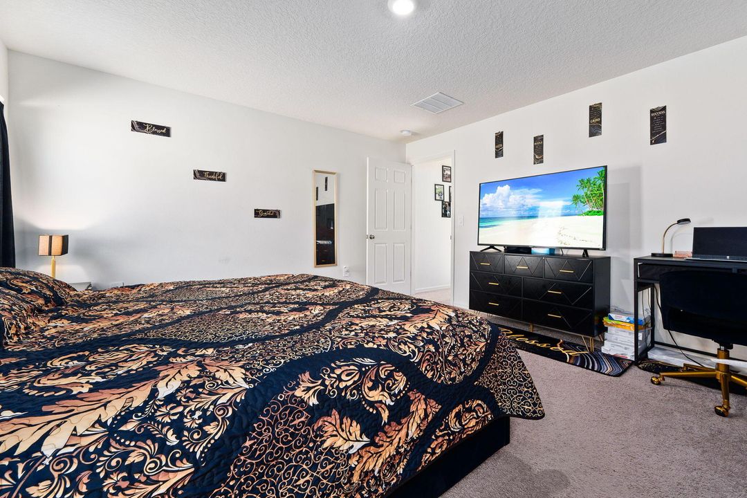 For Sale: $349,900 (4 beds, 2 baths, 1806 Square Feet)