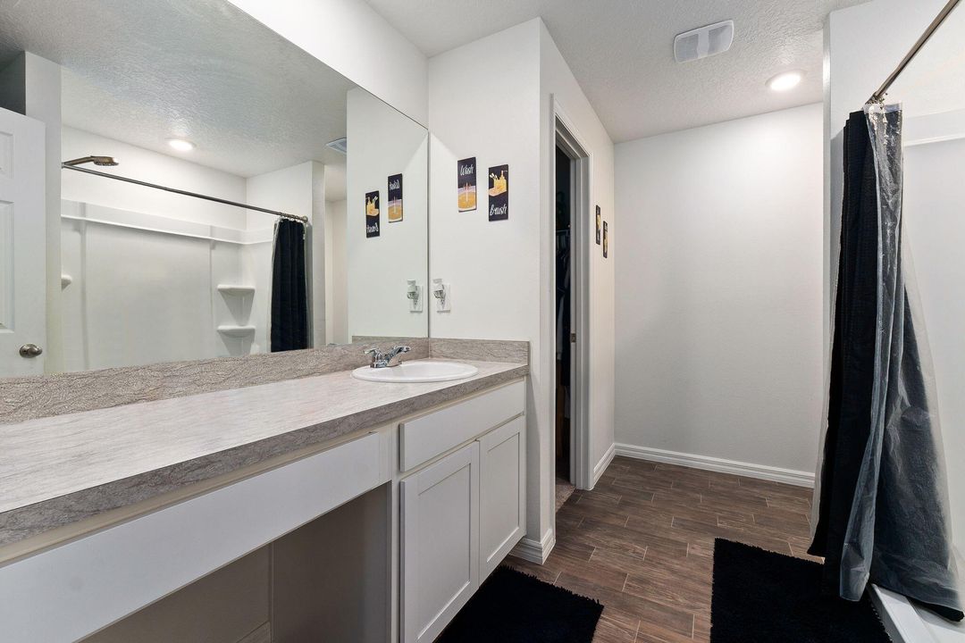 For Sale: $349,900 (4 beds, 2 baths, 1806 Square Feet)