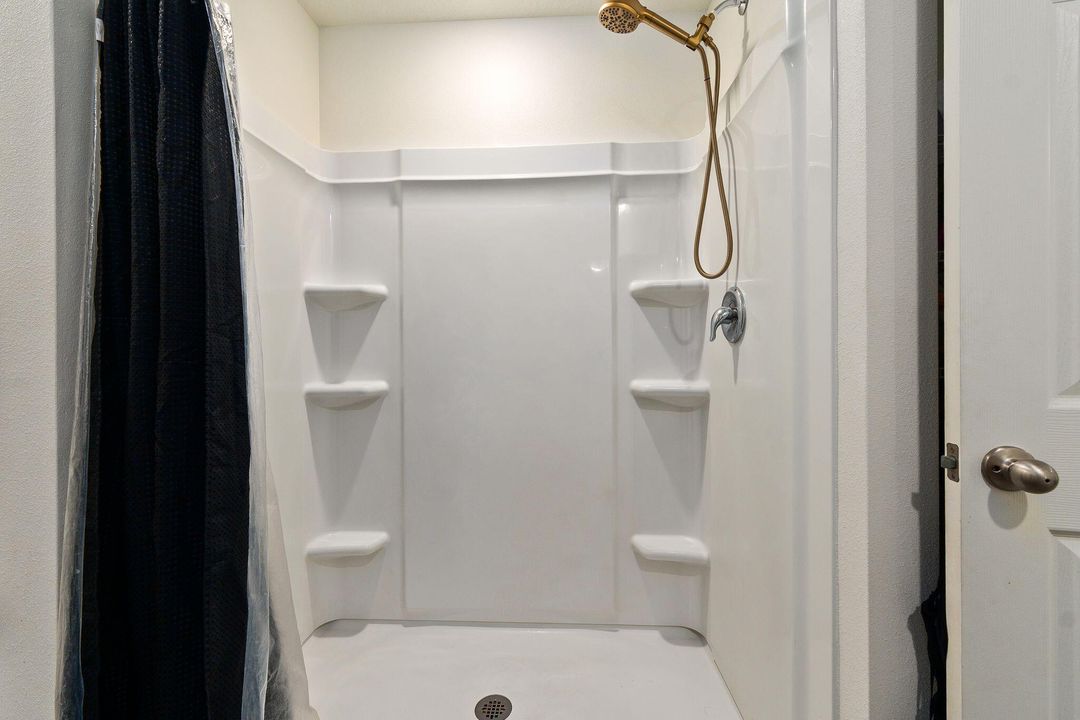 For Sale: $349,900 (4 beds, 2 baths, 1806 Square Feet)