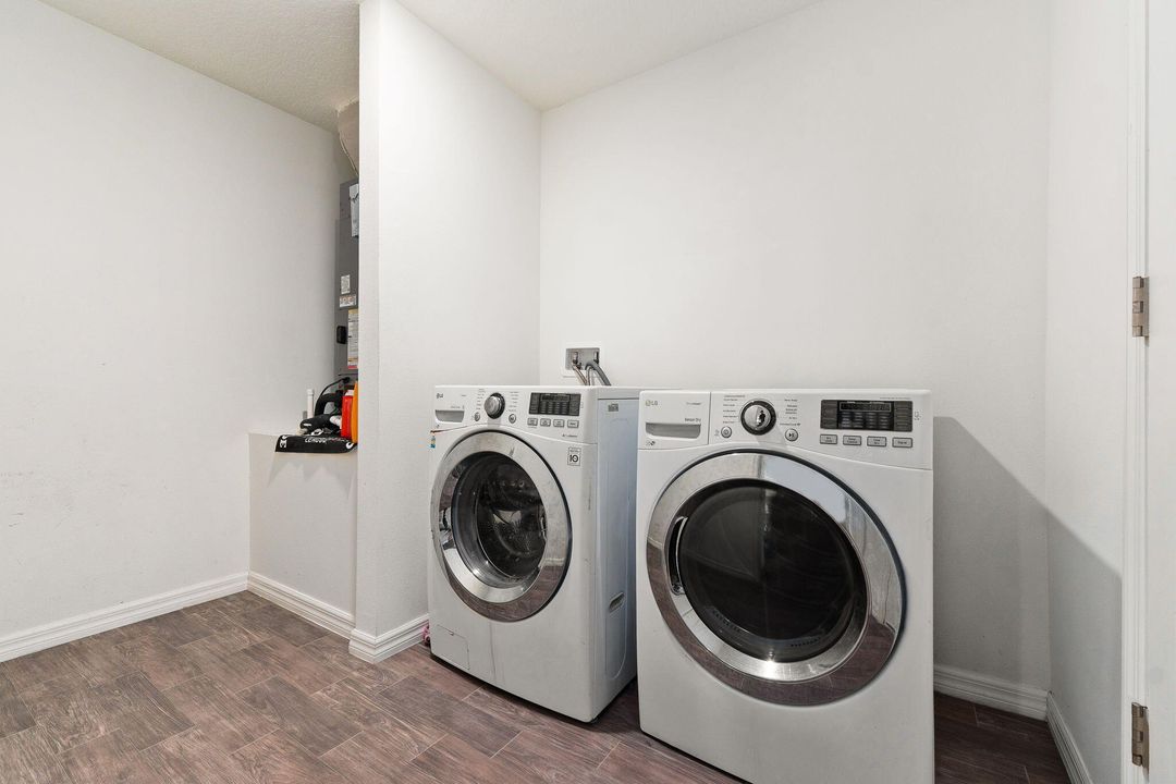 For Sale: $349,900 (4 beds, 2 baths, 1806 Square Feet)