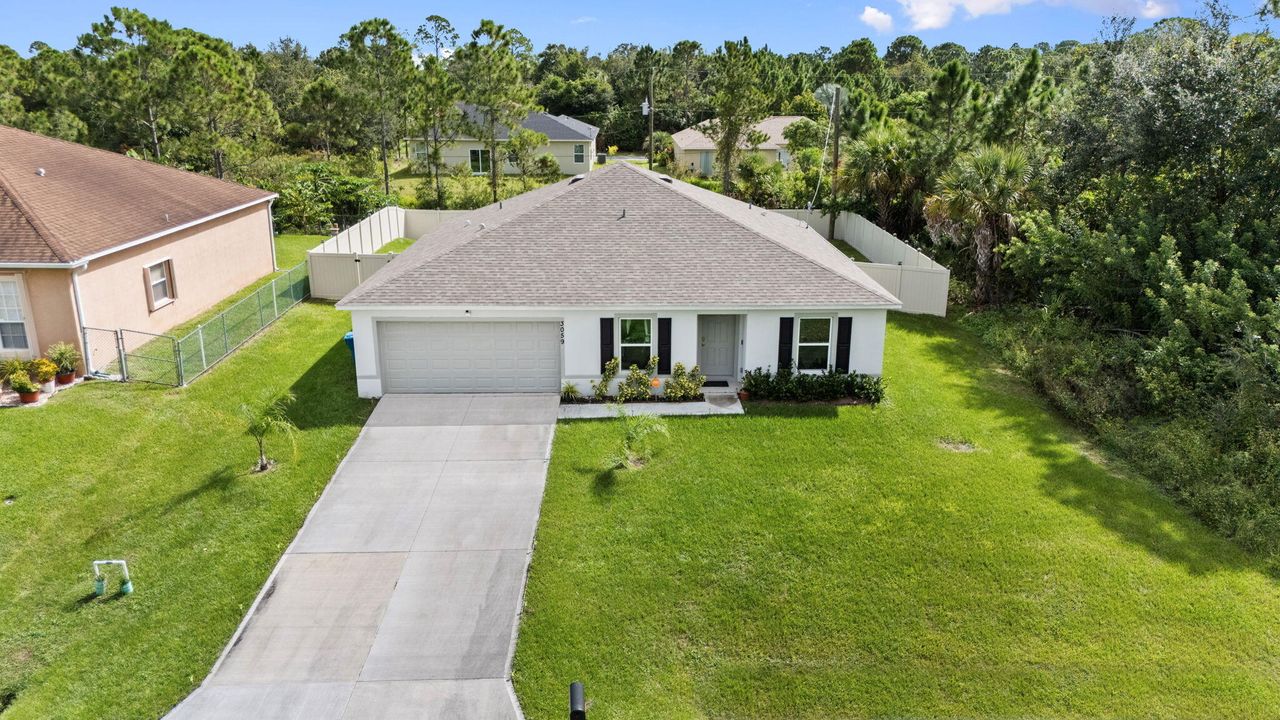 For Sale: $349,900 (4 beds, 2 baths, 1806 Square Feet)